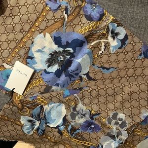 Brand new Gucci scarf / shawl